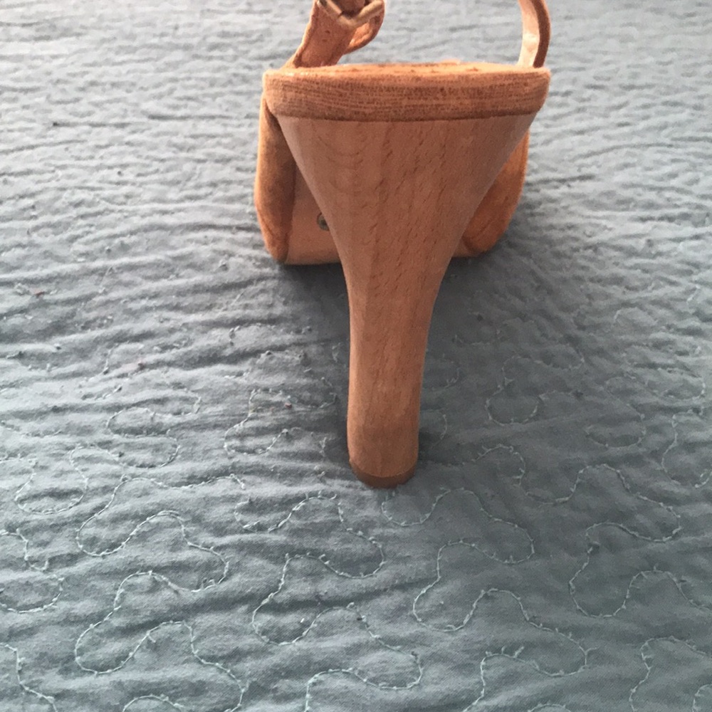 A.B.S Schwartz heels mustard 4.5 heels - Picture 4 of 4